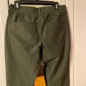 Under armour golf pants (new with tags)